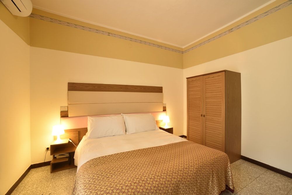 Hotel Diano Marina Mhotelsgroup Classic Quadruple Room 3