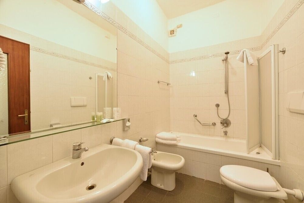 Hotel Diano Marina Mhotelsgroup Classic Quadruple Room 5