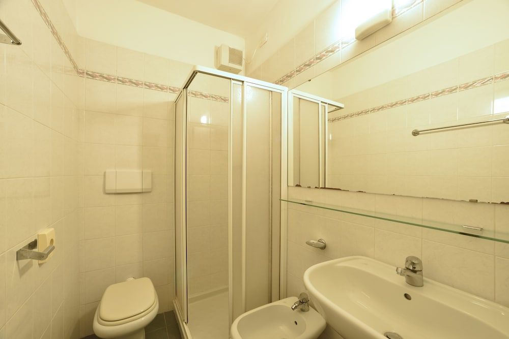 Hotel Diano Marina Mhotelsgroup Classic Quadruple Room 4