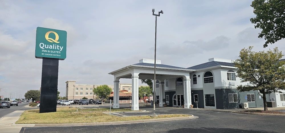 undefined Quality Inn & Suites Roswell North