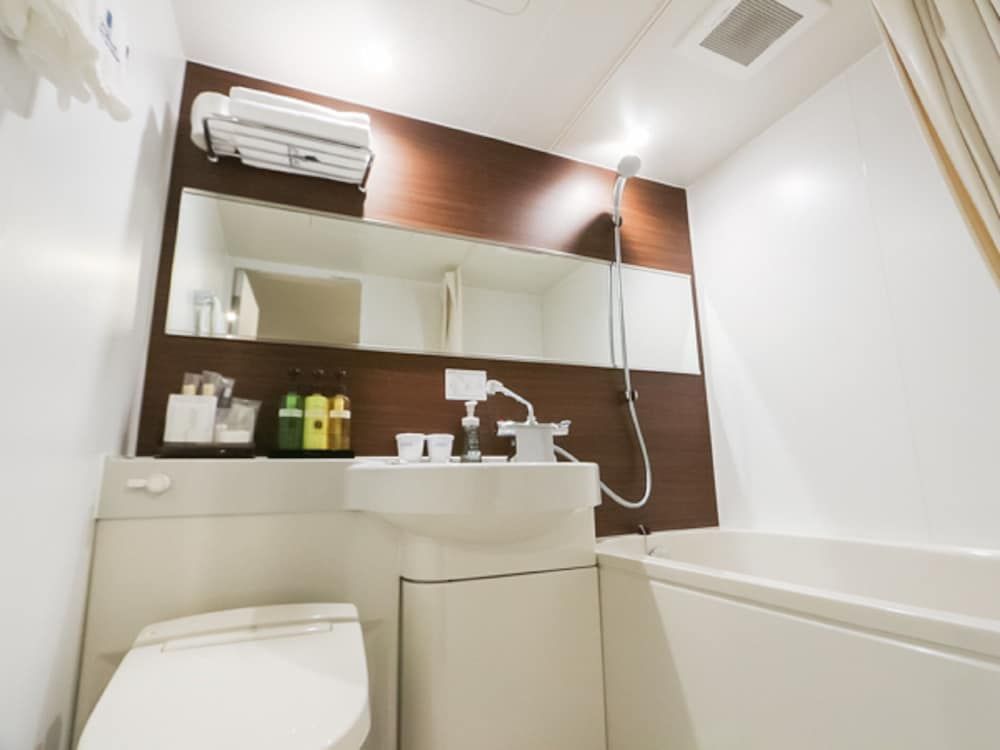 HOTEL LiVEMAX AKIHABARAKITA Twin Room, Smoking 5