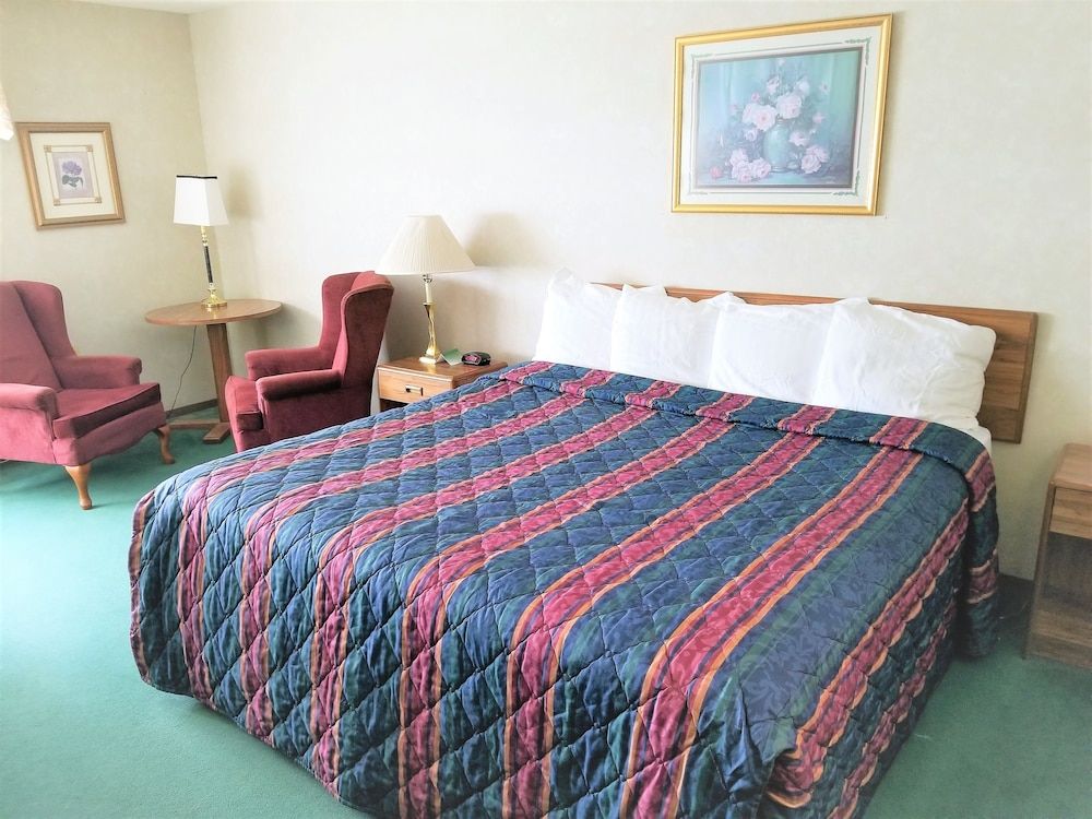 Abby Inn Deluxe Single Room, 1 King Bed, Refrigerator & Microwave 3