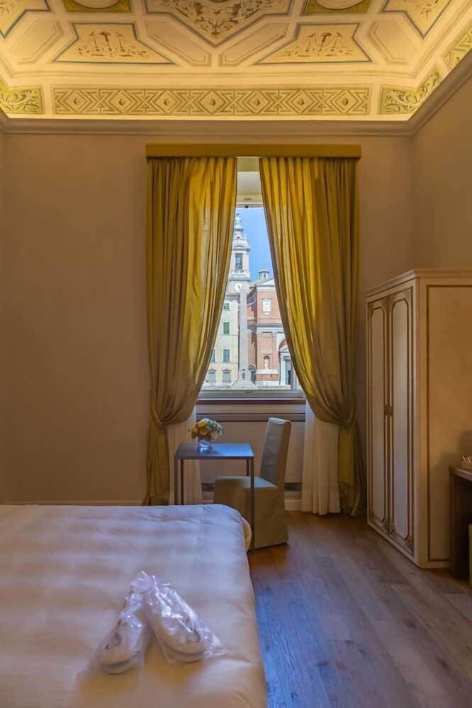 Dimora Storica Lo Svevo Luxury Room (Dei Trovatori) 4