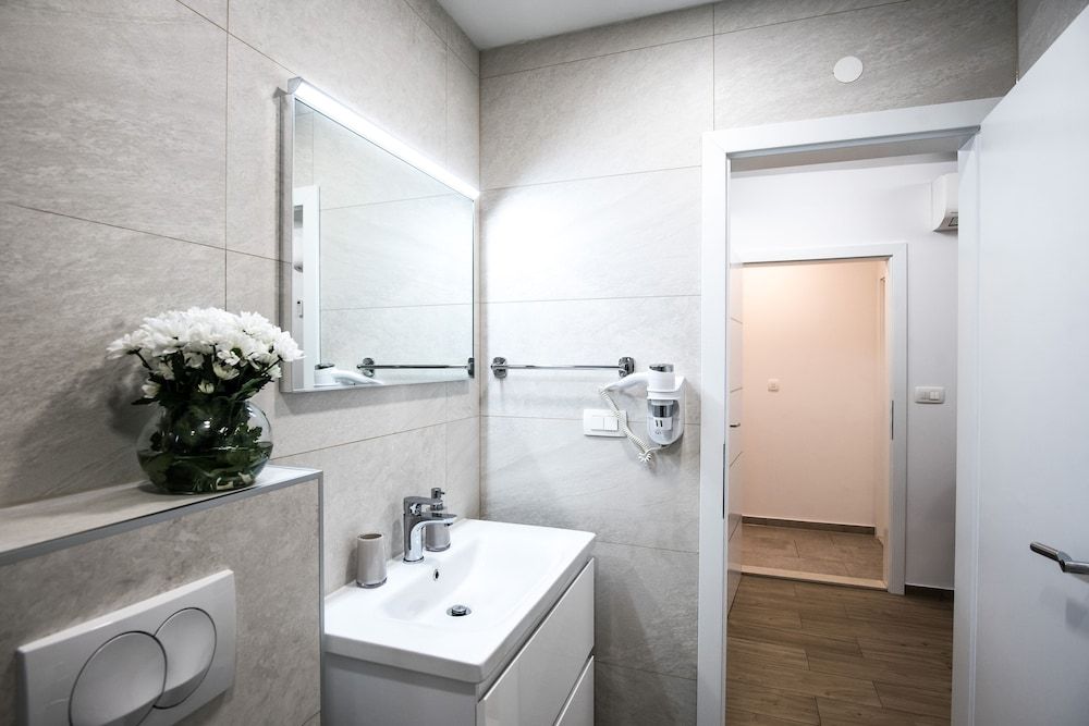 Dubrovnik Spectrum Rooms Deluxe Double Room (Lower Ground) 8