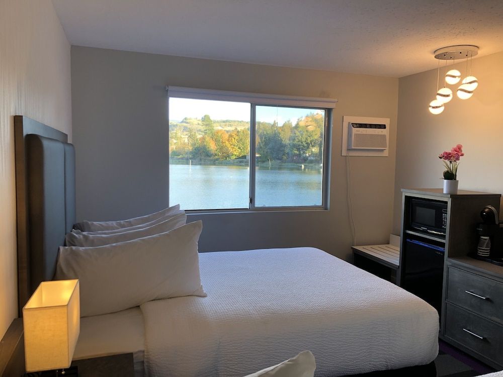 Deluxe Room, 1 King Bed, Kitchenette, Ocean View