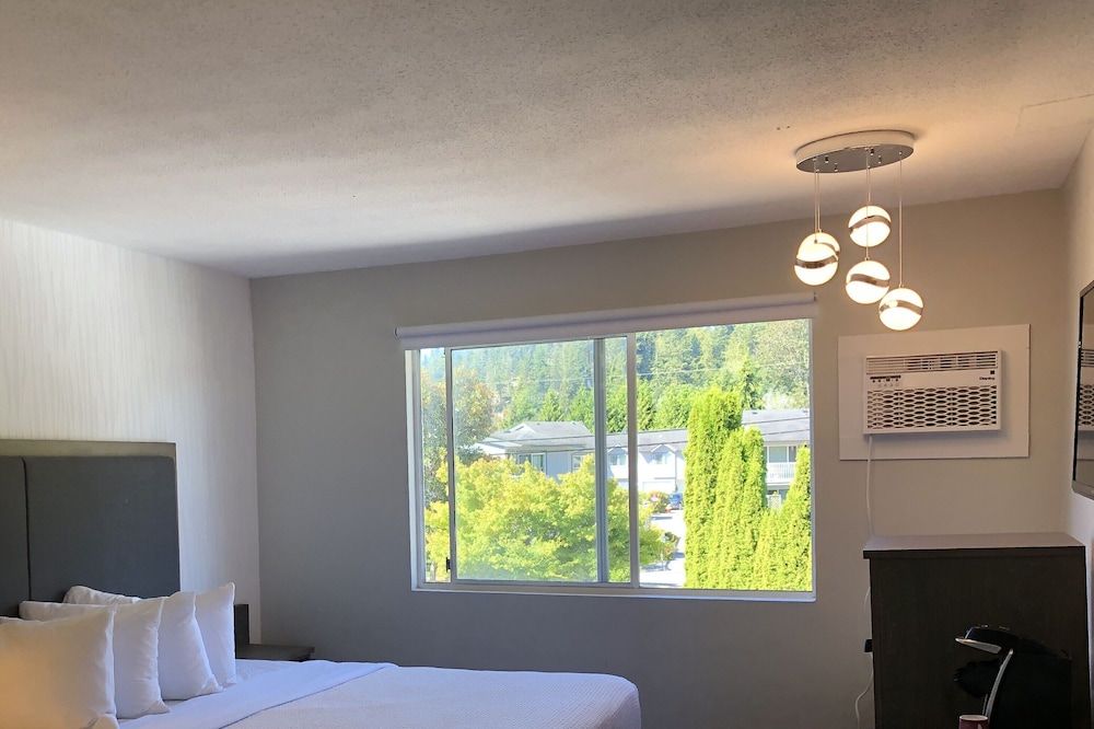 Deluxe Room, 1 King Bed, Kitchenette