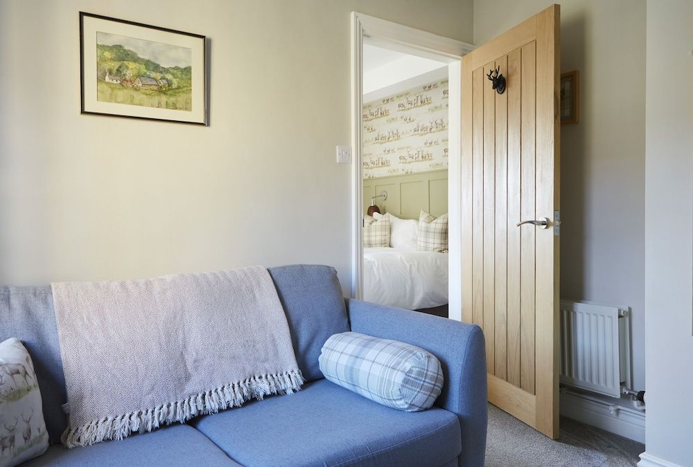 The Old New Inn Suite, Ensuite, Courtyard View 3