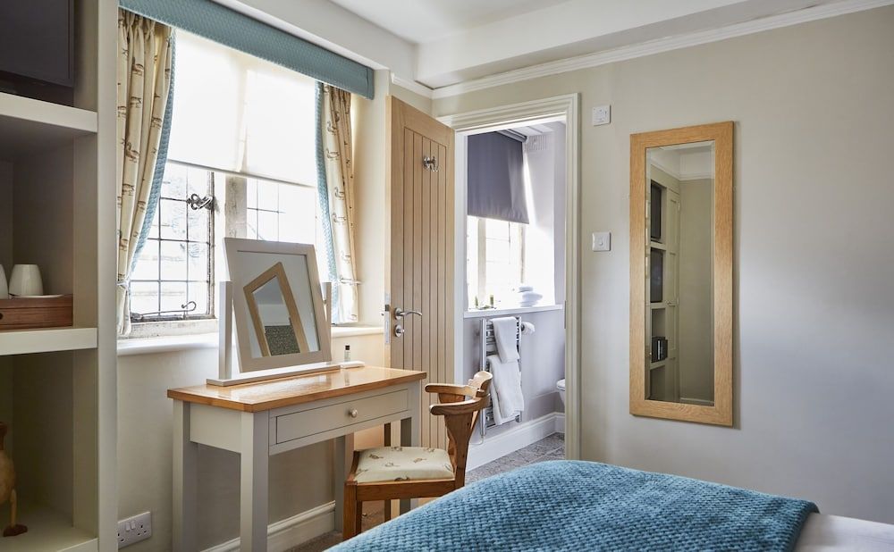 The Old New Inn Double Room, Ensuite, River View 3