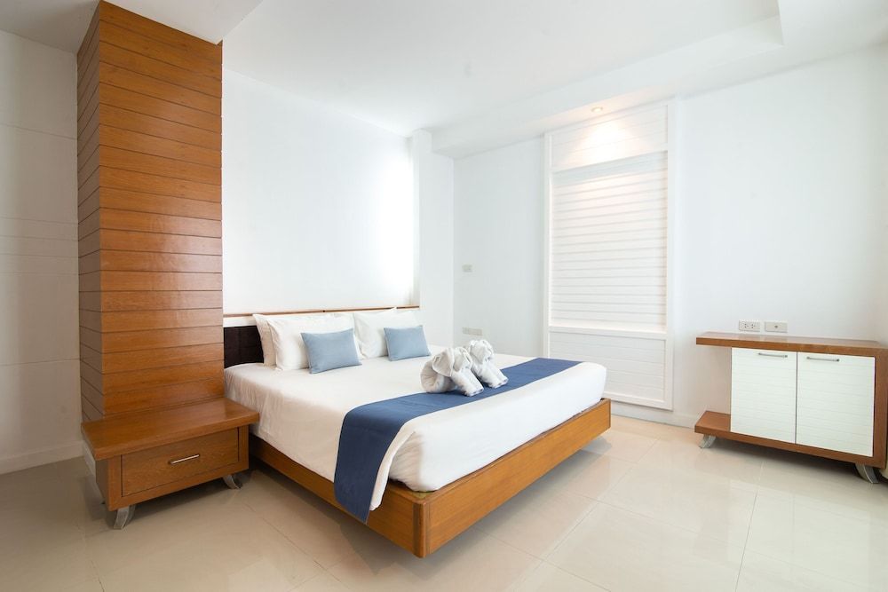 Family Suite, 1 Bedroom, City View