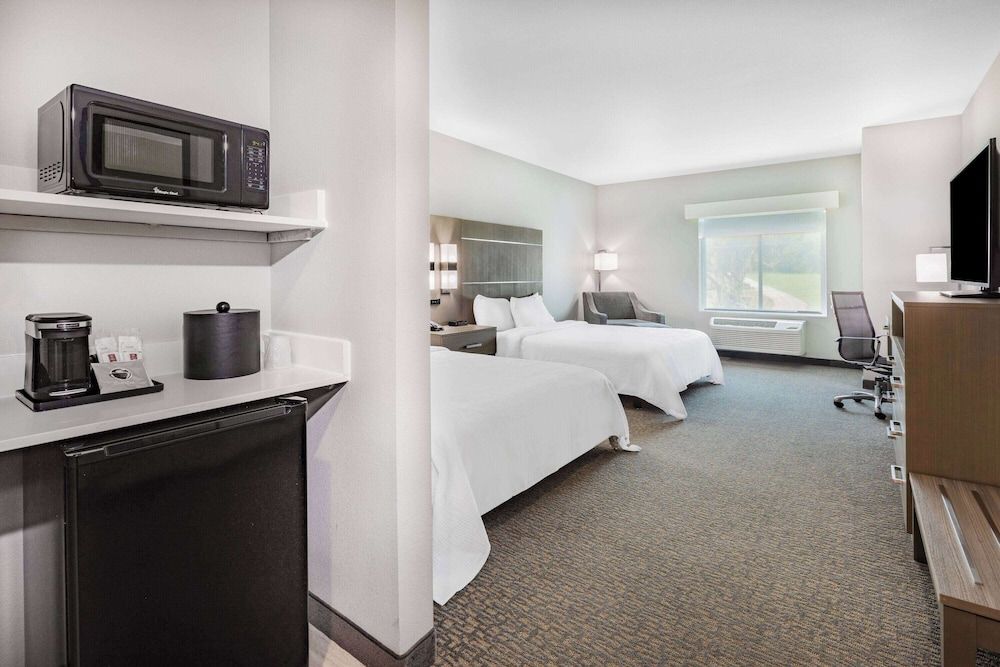 Double Room, 2 Queen Beds, Non Smoking (Mobility, Bathtub w/Grab Bars)