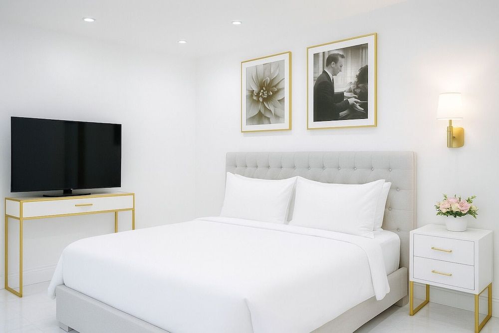 The Hadley Hotel Deluxe Suite