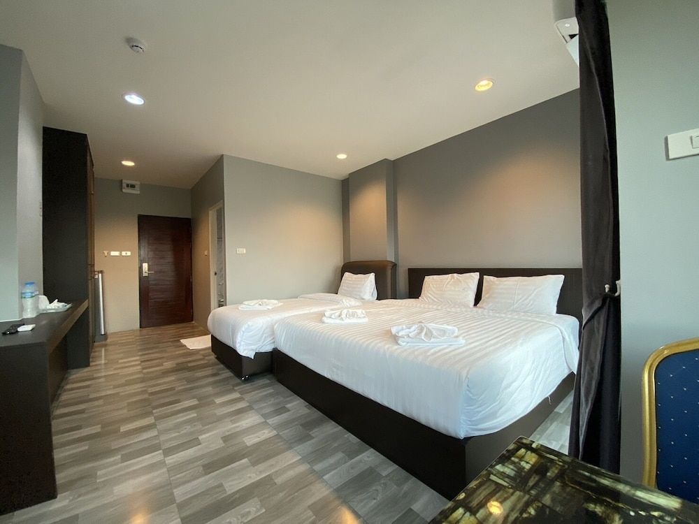 Grand Inter Hotel Deluxe Triple Room 2