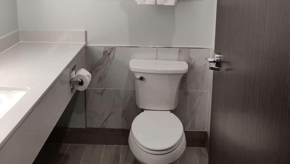 Studio 6 Katy, TX Deluxe Room, 1 King Bed, Non Smoking, Kitchenette 8