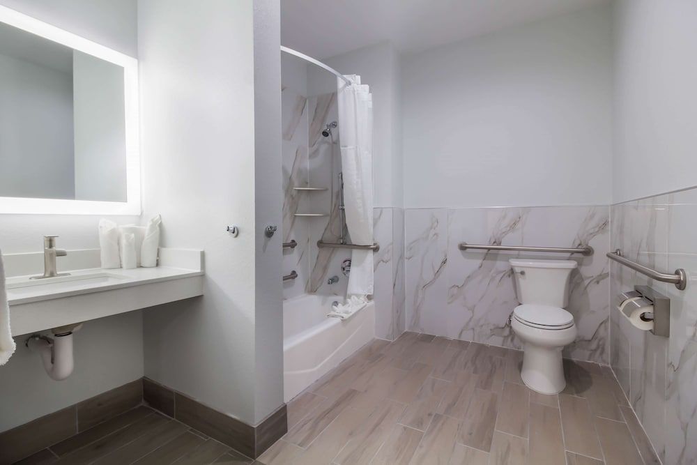 Studio 6 Katy, TX Deluxe Room, 2 Queen Beds, Accessible, Non Smoking 5