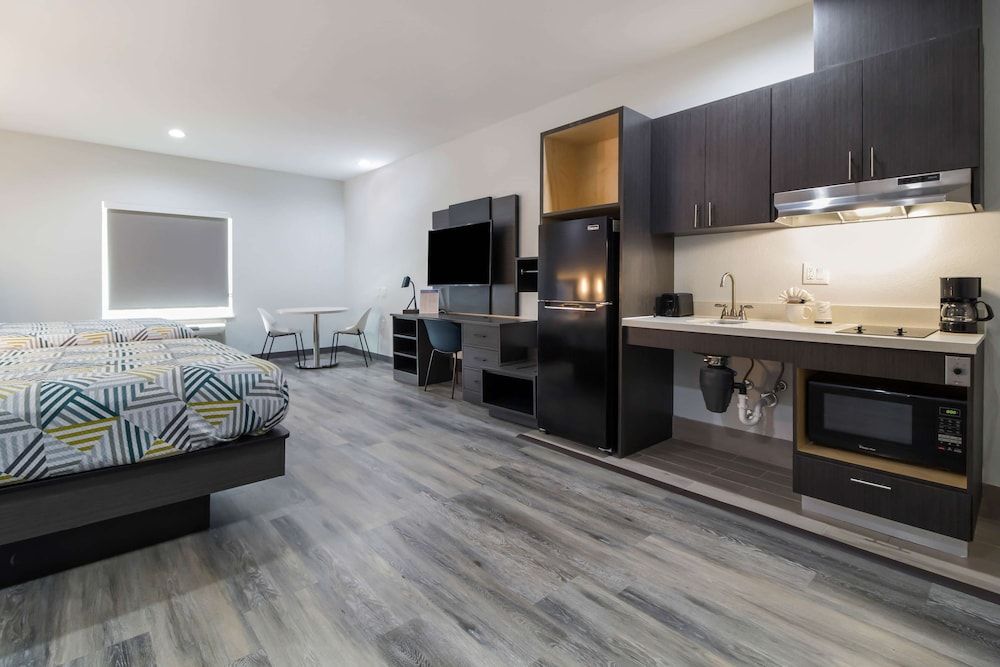 Studio 6 Katy, TX Deluxe Room, 2 Queen Beds, Accessible, Non Smoking 6