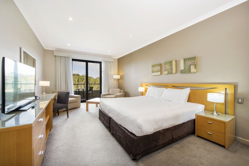 Superior Room, 1 King Bed, Golf View