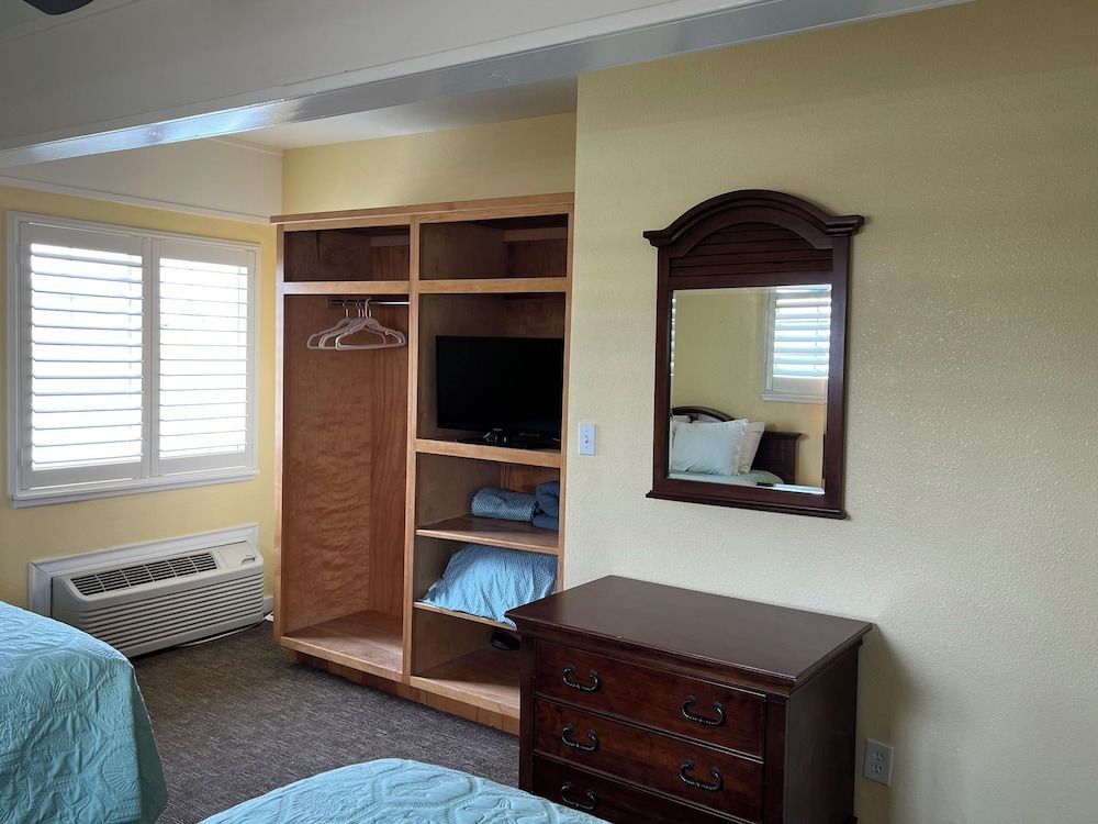 Seashell Village Resort near the beach with kitchens Bedroom suite 9