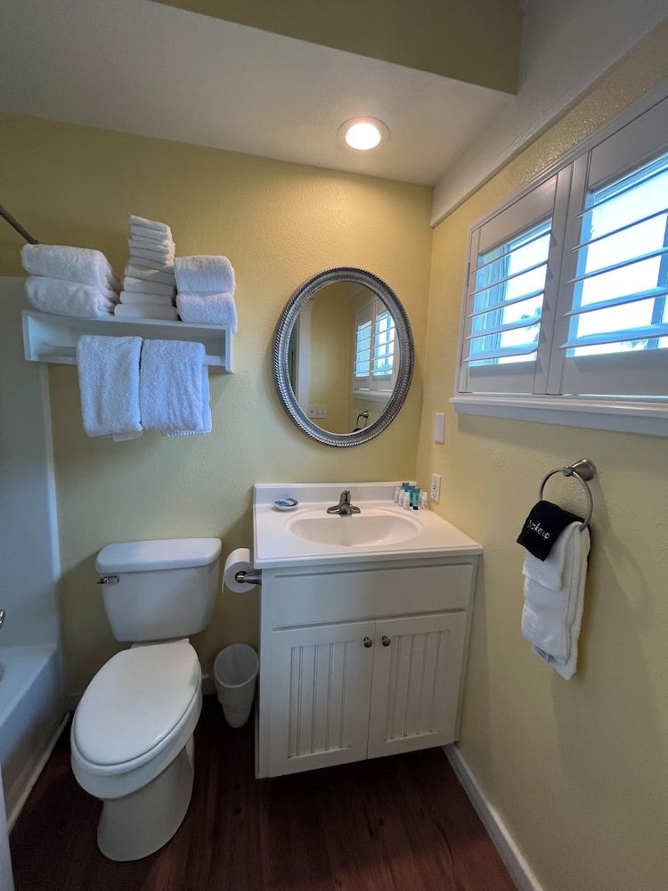 Seashell Village Resort near the beach with kitchens Bedroom suite 7