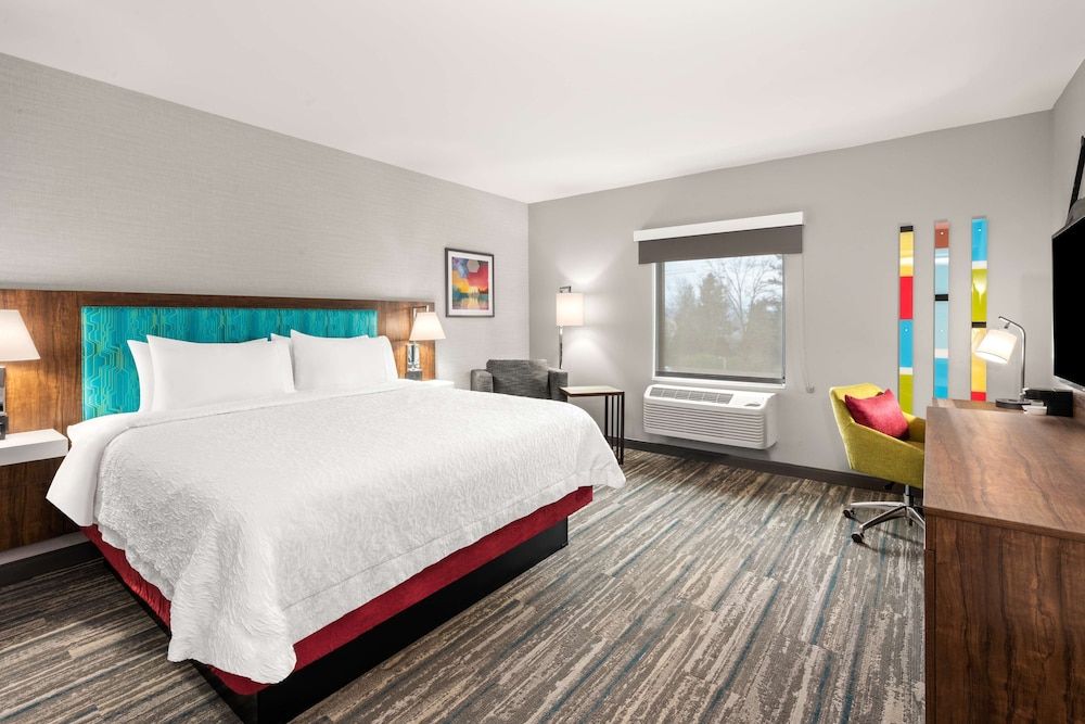 Room, 1 King Bed, Refrigerator & Microwave