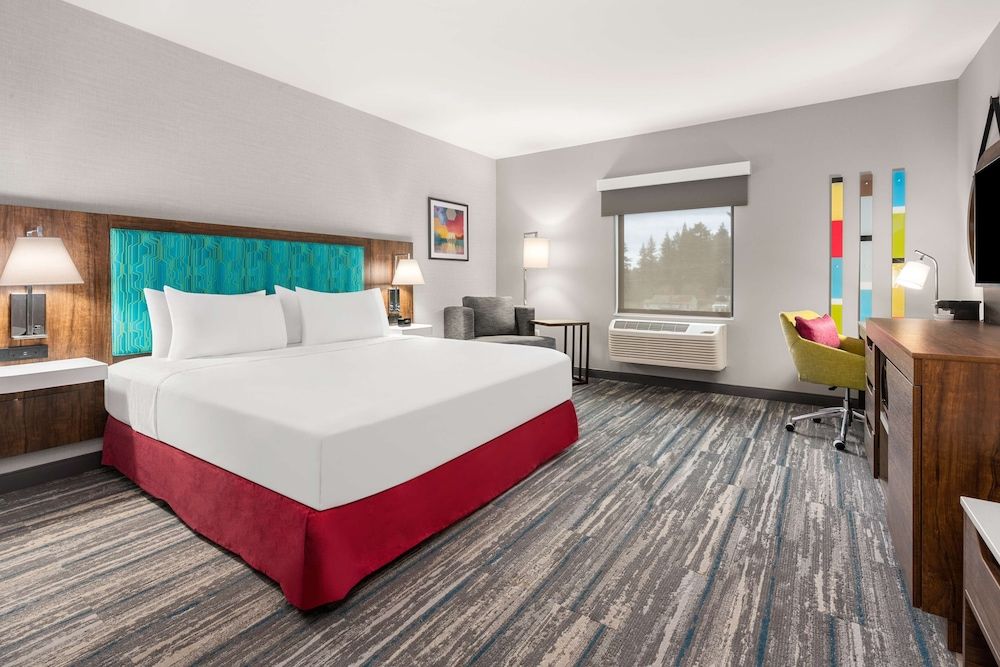 Room, 1 King Bed, Refrigerator & Microwave