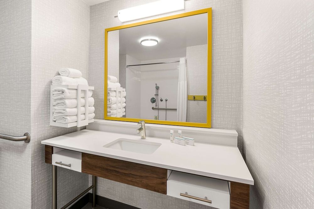 Room, 2 Queen Beds (Mobility & Hearing, Roll-In Shower)