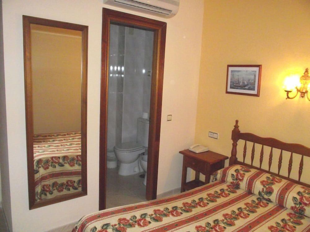 Single Room (Interior)