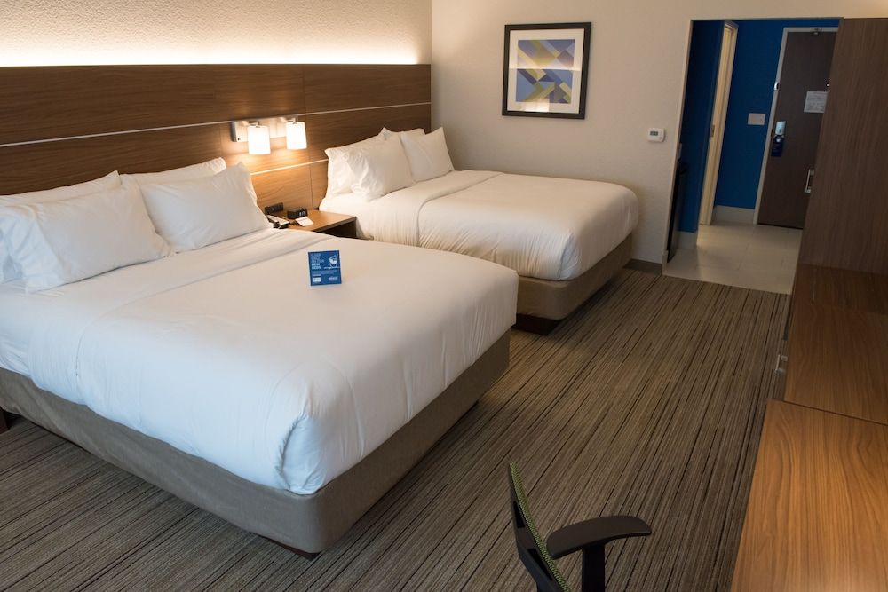 Holiday Inn Express And Suites Warsaw - E Center by IHG 