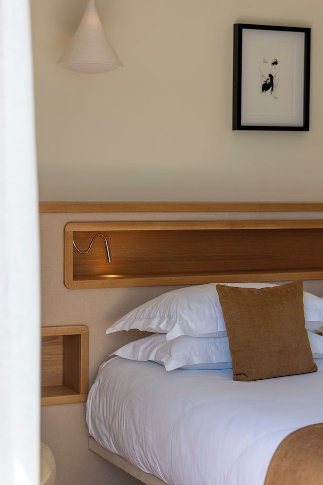 Classic Room, 2 Twin Beds, Pool View