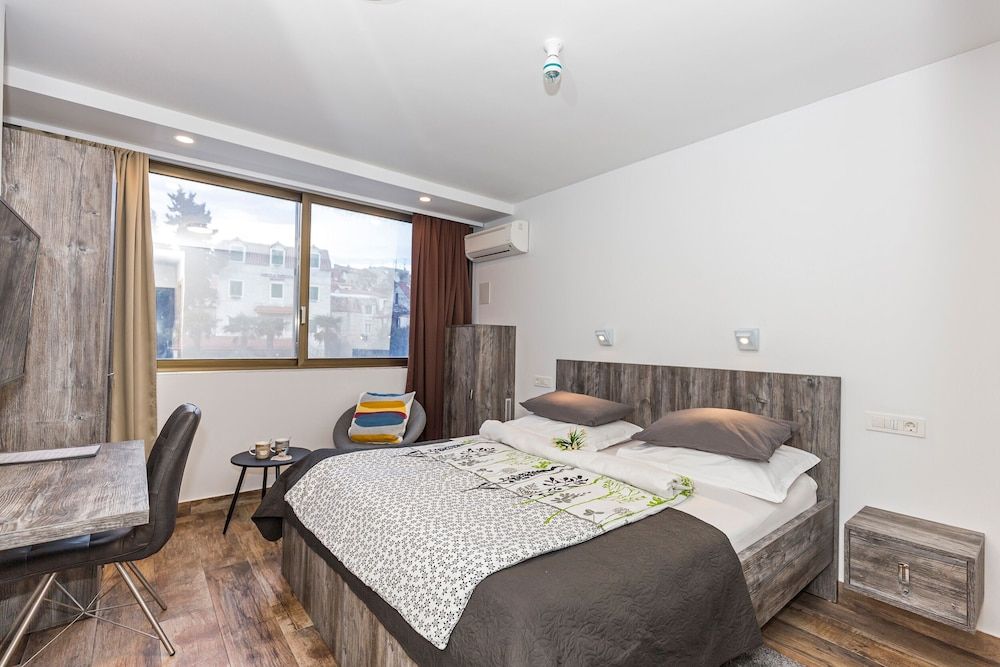 undefined Apinelo Tower Rooms 8