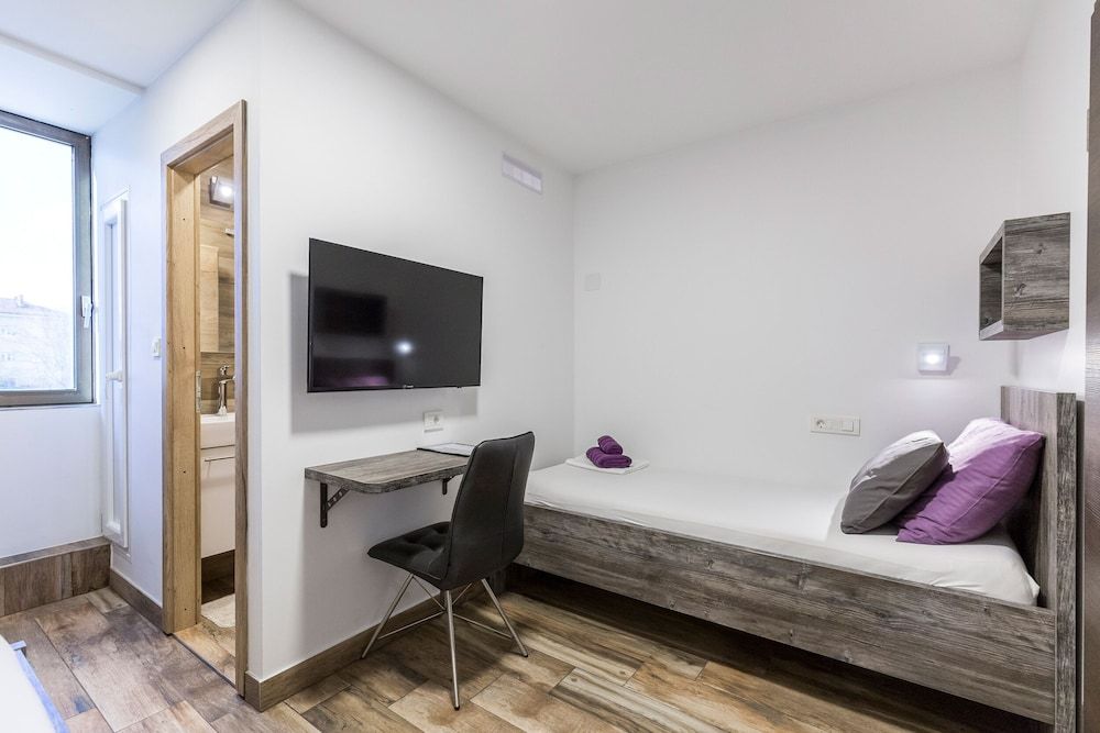 undefined Apinelo Tower Rooms 2
