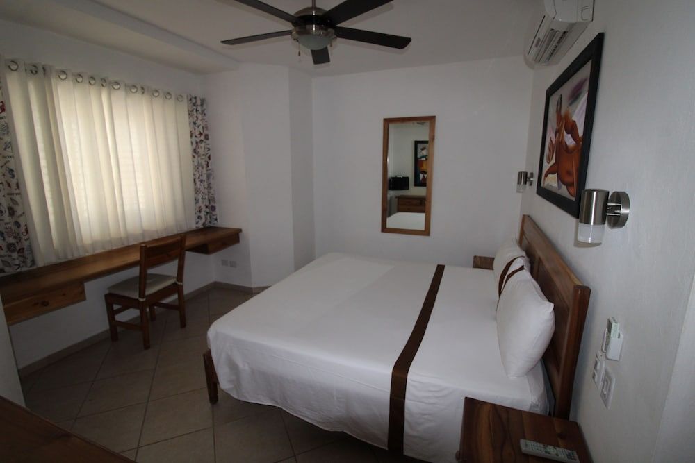 Apartment, 1 King Bed, Partial Sea View