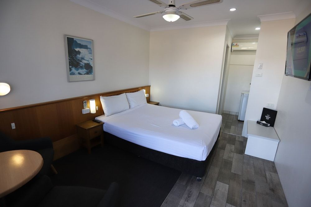 Reign Inn Newcastle Economy Queen Room (NOT PET FRIENDLY) 2