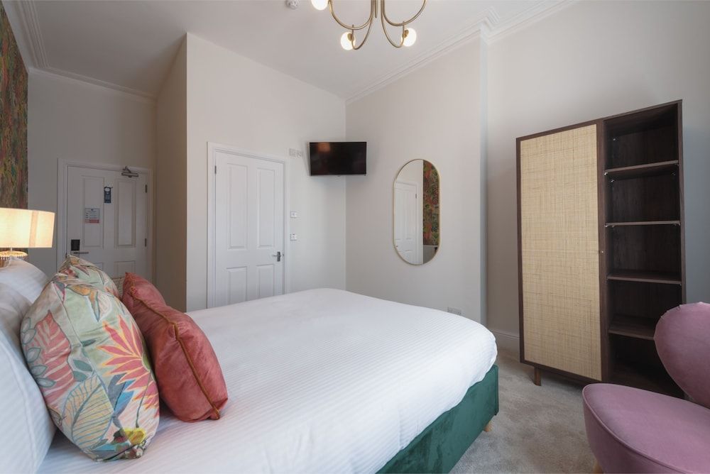 Somerset House Hotel & Restaurant Executive King Room with Shower 9