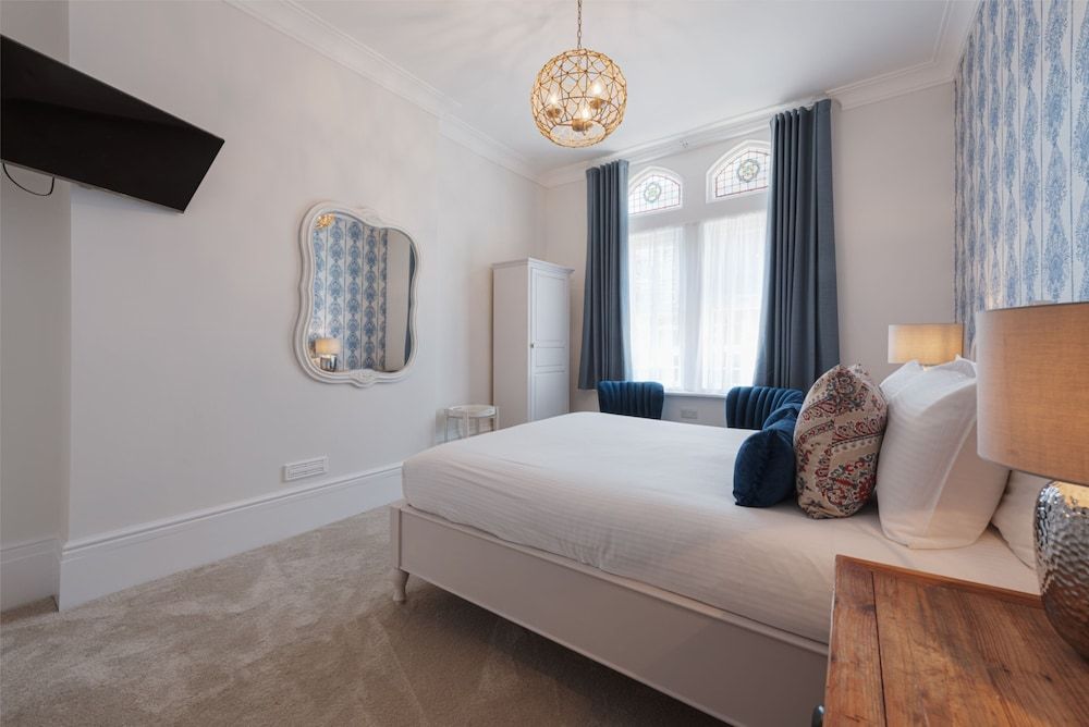 Somerset House Hotel & Restaurant Executive King Room with Shower 3