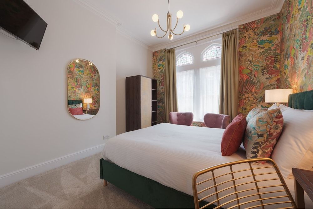 Somerset House Hotel & Restaurant Executive King Room with Shower 4