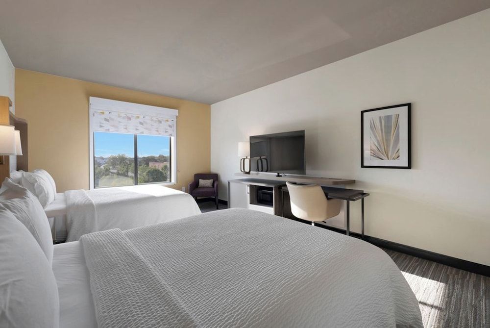 Standard Room, 2 Queen Beds, Roll-in Shower (Communications, Mobility)