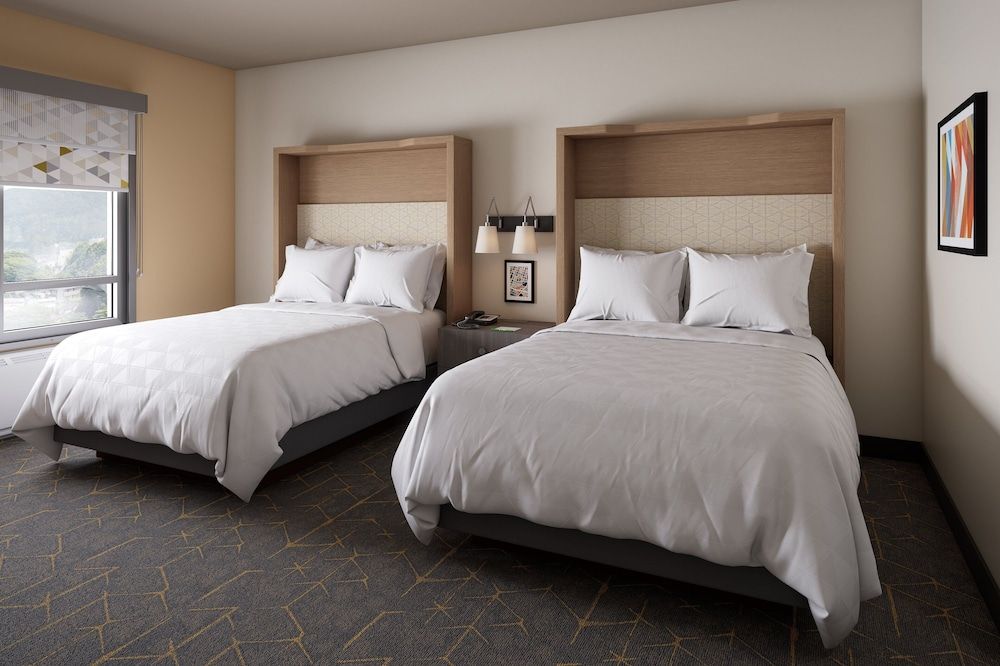 Standard Room, 2 Queen Beds, Roll-in Shower (Communications, Mobility)