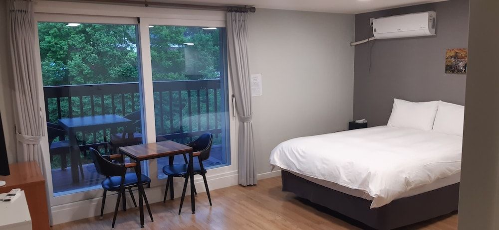 Hotel Jirisan Sunlight Basic Room 2