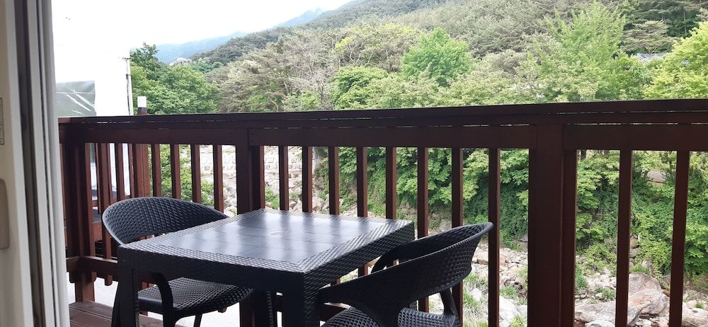 Hotel Jirisan Sunlight Basic Room 4