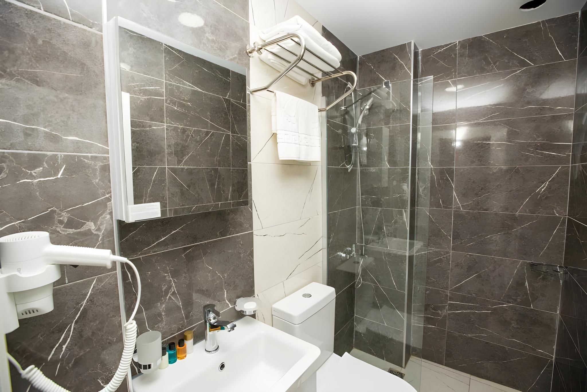 undefined Corner Garden Hotel 5