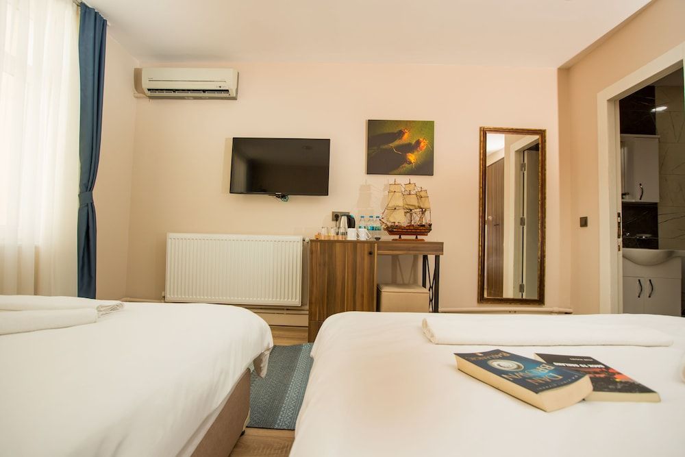 undefined Corner Garden Hotel 9