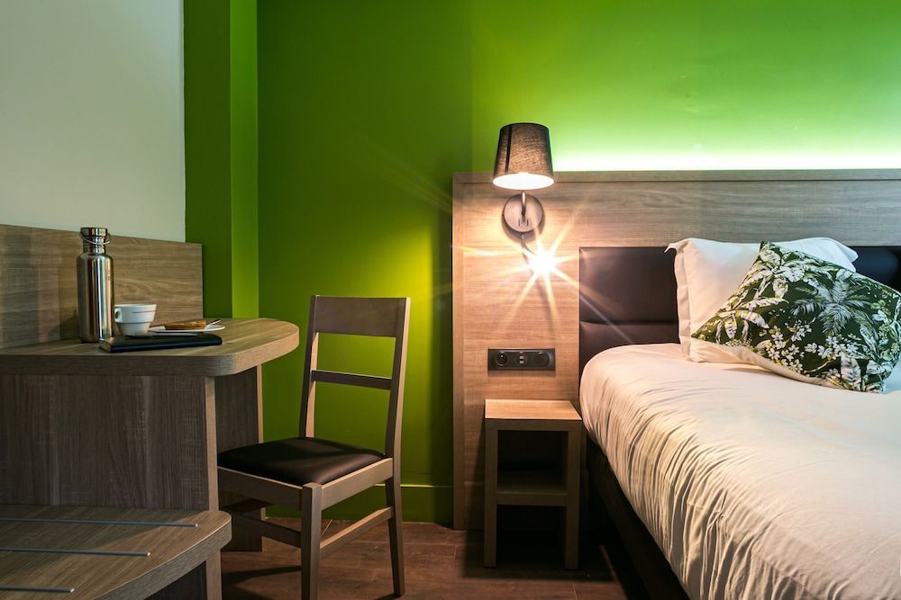 Twin Room (Côté Rue)