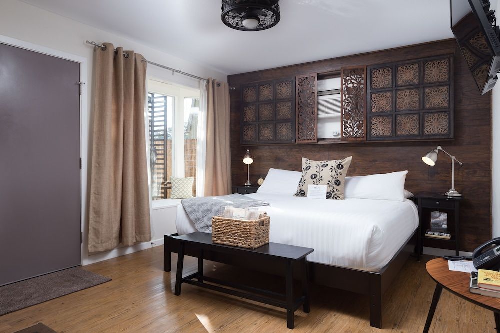 Hotel Flora & Fauna Signature Room, 1 King Bed with Sofa bed, Courtyard View (1)