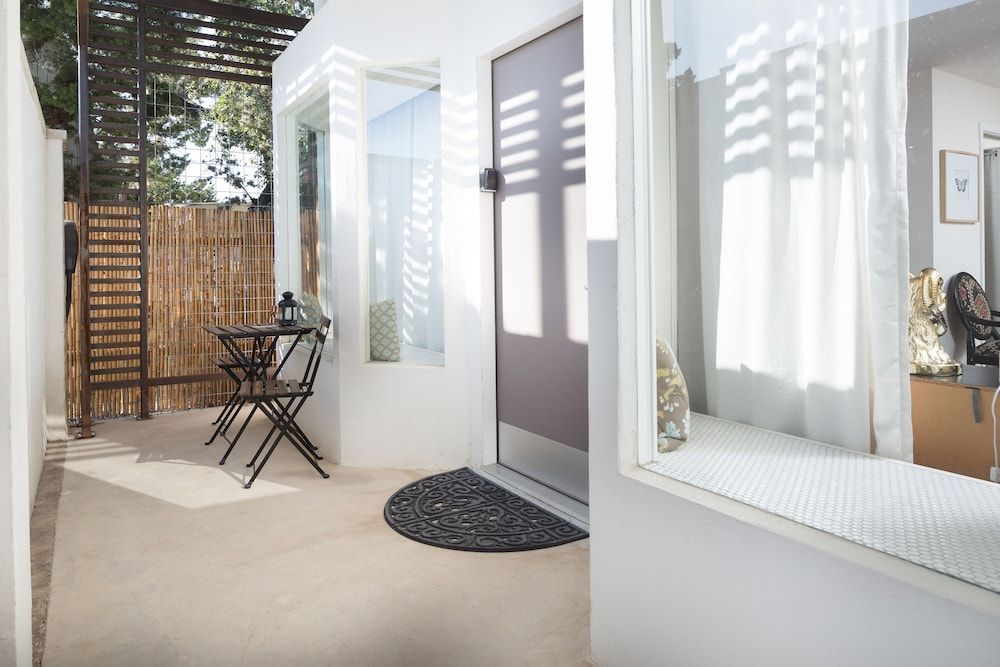 Hotel Flora & Fauna Signature Room, 1 King Bed with Sofa bed, Courtyard View (1) 2