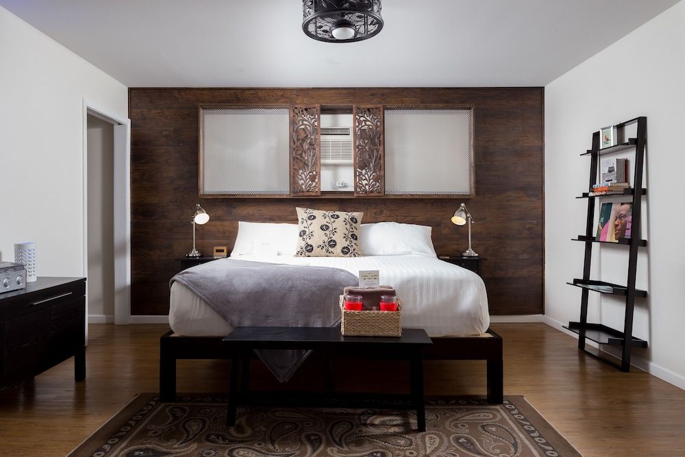 Hotel Flora & Fauna Signature Room, 1 King Bed with Sofa bed, Courtyard View (8) 2