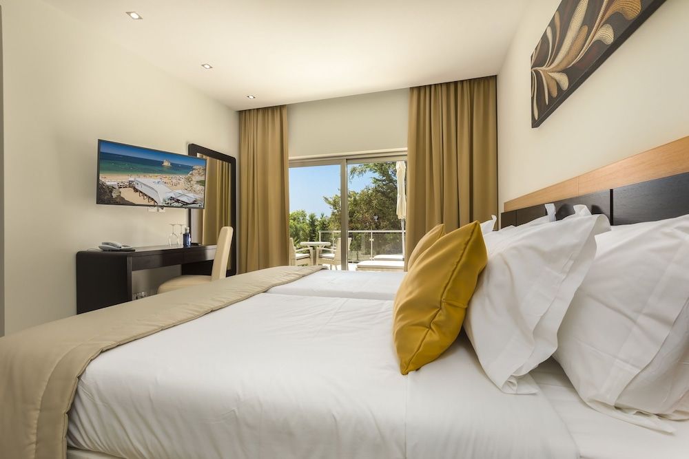 Caneiros Luxury House & Suites Standard Double Room, Garden View 3