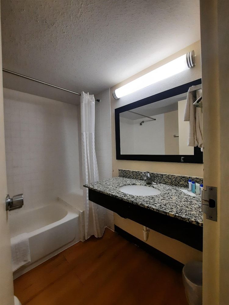 Americas Best Value Inn Moline Room, 2 Double Beds, Smoking 4