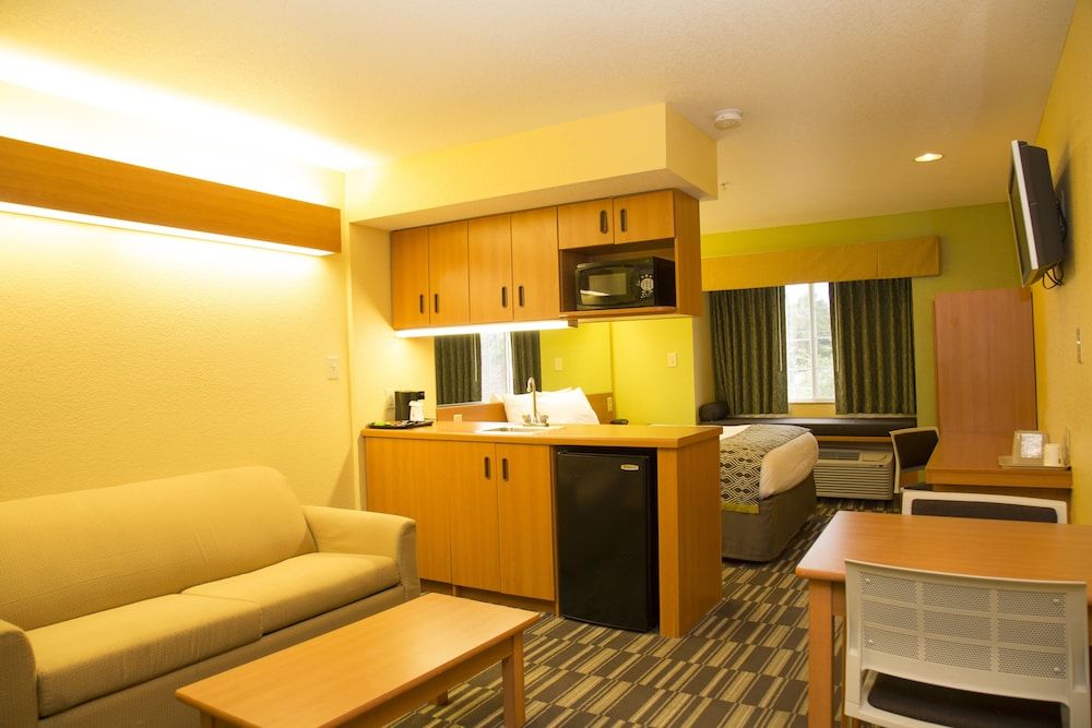 Suite, 1 Queen Bed