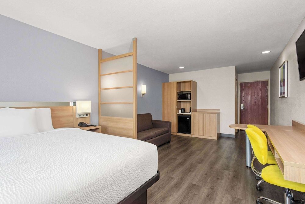 Suite, 1 Queen Bed