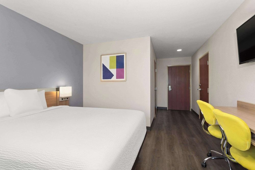 Standard Room, 1 Queen Bed